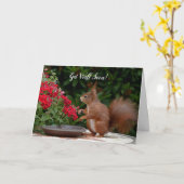 Niedliches Eichhörnchen wird gut mit Grußkarte ver Karte (Gelbe Blume)