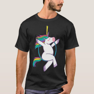 Niedliches Einhorn auf einem Luftschleier Magische T-Shirt