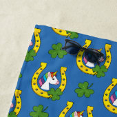 Niedliches Einhorn auf St Patrick's Day Pattern Strandtuch (Beispiel)
