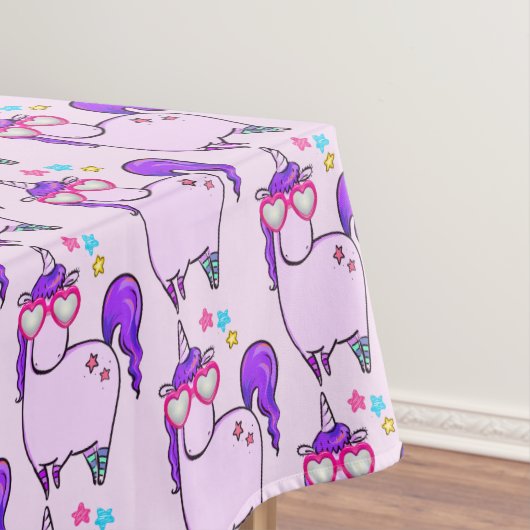 Niedliches Einhorn in Herz-geformt Gläser Muster Tischdecke (Beispiel)