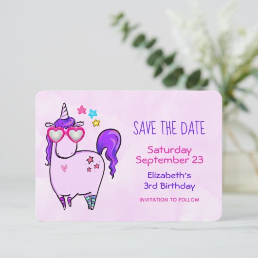 Niedliches Einhorn in Herz-Shaped Brille Geburtsta Save The Date (Stehend Vorderseite)