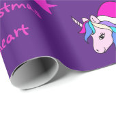 Niedliches Einhorn in rosa Weihnachtsmannmütze zu  Geschenkpapier (Rolleneckpunkt)