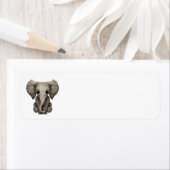 Niedliches Elephant-Calf sitzend (Insitu)