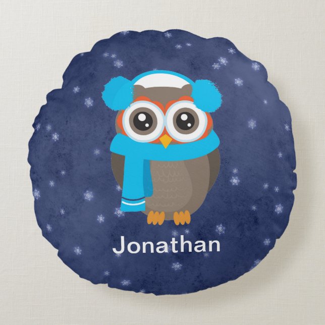 Niedliches Eule mit Ohrmuffen und Scara auf blau Rundes Kissen (Vorderseite)