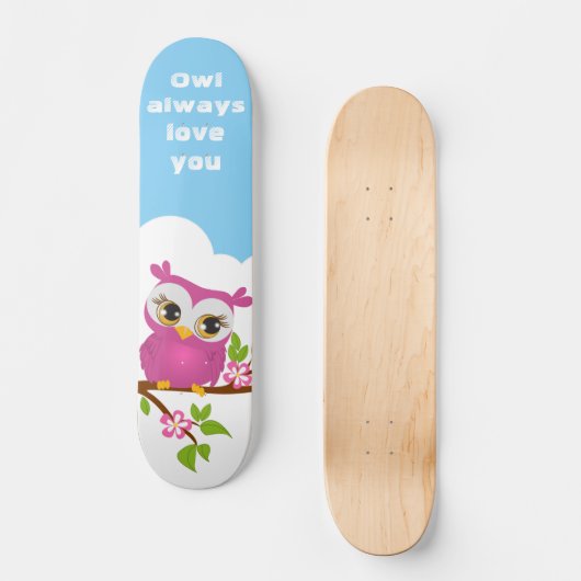 Niedliches Eulen-Mädchen auf einem Skateboard (Vorderseite)