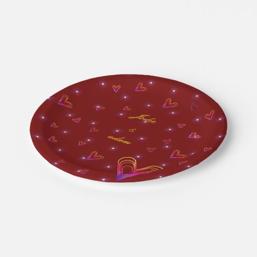 niedliches, farbiges Herz Pappteller (Schrägansicht)