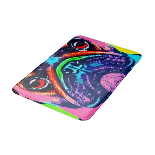 Niedliches Farbiges Mops-Portrait im Pop-Art-Stil Badematte (Schrägansicht)