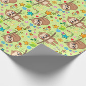 Niedliches Faultier auf dem Zweig Muster Babydusch Geschenkpapier (Ecke)