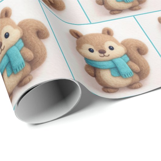 Niedliches Felt-Eichhörnchen mit einem gemütlichen Geschenkpapier (Rolleneckpunkt)