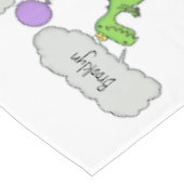 Niedliches Feuer atmet grün lustiger Drache Cartoo Tischdecke (Schrägansicht)