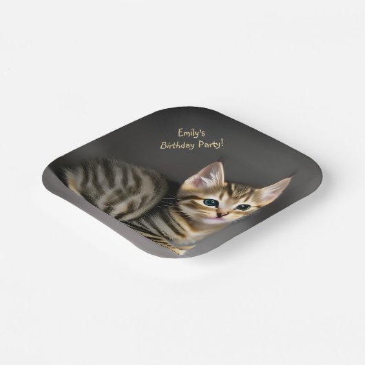 Niedliches Flauschenbaby Pappteller (Gewinkelt)