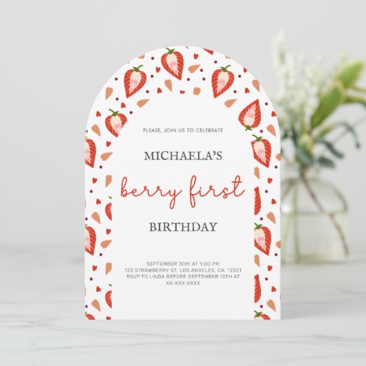 Niedliches Foto Berry First Birthday Arch Einladung (Stehend Vorderseite)