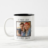 Niedliches Foto Liebe bei First Swipe Zweifarbige Tasse (Links)