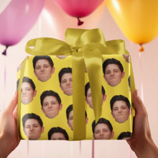 Niedliches Foto oder gelbes Geschenkpapier für Hau