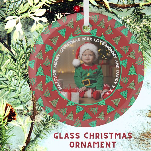 Niedliches Foto und grüne Weihnachtsbäume | Roter Ornament Aus Glas
