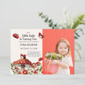 Niedliches Foto Unser kleines Ladybug Mädchen Gebu Einladung (Stehend Vorderseite)