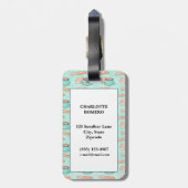 Niedliches französisches Gebäck und Cappuccino | P Gepäckanhänger (Rückseite vertikal)