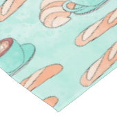 Niedliches französisches Gebäck und Cappuccino | P Tischdecke (Schrägansicht)