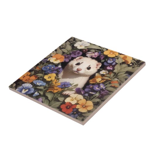 Niedliches Frettchen im Garten des Stiefmütterchen Fliese (Seite)