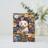 Niedliches Frettchen im Garten des Stiefmütterchen Postkarte (Stehend Vorderseite)