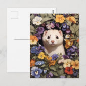 Niedliches Frettchen im Garten des Stiefmütterchen Postkarte (Vorne/Hinten)