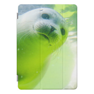 Niedliches freundliches Siegel Unterwasser iPad Pro Cover