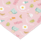 Niedliches Frühstück mit Toast, Speck und rosa Eie Tischdecke (Schrägansicht)