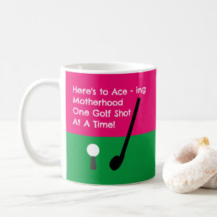 Niedliches Funny Golfing Pink First Mother Day Kaffeetasse