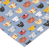 Niedliches Funny Kitty Cat Faces Pattern Blau Kurzer Tischläufer (Ecke)