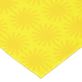 Niedliches Gelblichtmuster Moderner Happy Hour Tischdecke (Schrägansicht)