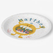 Niedliches Gelbmonster individuell anpassbar Pappteller (Schrägansicht)