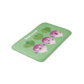 Niedliches Gemüsetrio mit Cartoon Badematte (Schrägansicht)