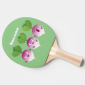 Niedliches Gemüsetrio mit Cartoon Tischtennis Schläger (Seitenansicht)