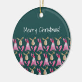 Niedliches Genom und Rentier mit rosa Handschuh Keramik Ornament (Links)