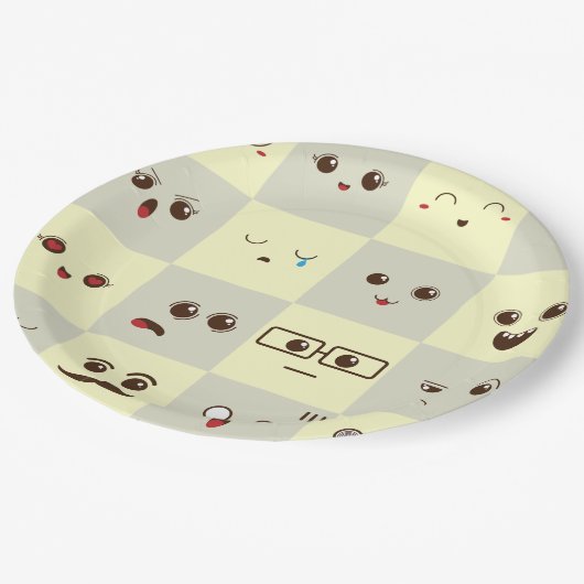 Niedliches Gesicht Pappteller (Schrägansicht)