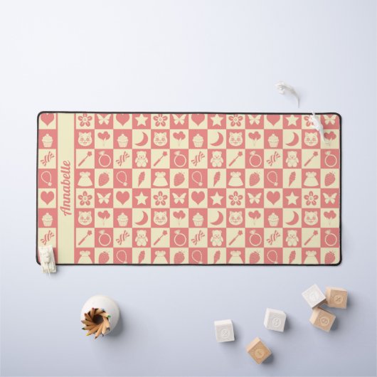 Niedliches Girl Modern Pink Checkered Icons Muster Schreibtischunterlage (Kindertisch)