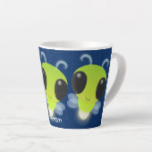 Niedliches Glow Bug Firefrefly Cartoon Illustratio Milchtasse (Rechte Ecke)