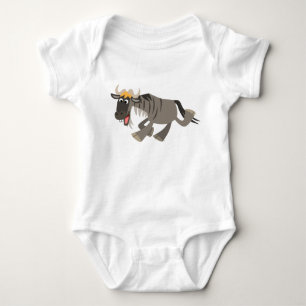 Niedliches glückliches Cartoonwildebeest-Baby Baby Strampler