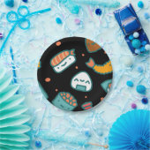 Niedliches glückliches nahtloses Sushimuster auf Pappteller (Party)