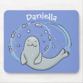 Niedliches glückliches Siegel und Cartoon in Fisch Mousepad (Vorne)