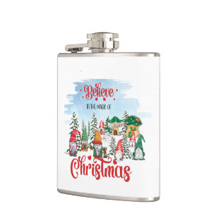 Niedliches Gnome feiert Weihnachtsfeiertag Flachmann