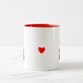 Niedliches Gnome in Rot mit Herz gekleidet Zweifarbige Tasse (Mittel)