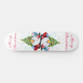 Niedliches Gnome mit Weihnachtsbaumhut und Geschen Skateboard (Horizontal)
