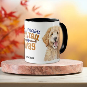 Niedliches Goldendoodle, dass Sie meinen Schwanz W Tasse