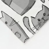 Niedliches graues Cats-Muster Fleecedecke (Ecke)