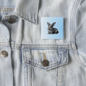 Niedliches graues Kaninchen gegen den blauen Himme Button (Beispiel)