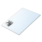 Niedliches graues Kaninchen gegen den blauen Himme Notizblock (angewinkelt)