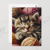 Niedliches graues Kätzchen in den Ballen des Garns Postkarte (Vorne/Hinten)