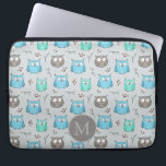 Niedliches graues Owl-Muster Monogramm Laptopschutzhülle<br><div class="desc">Niedliches Eule-Muster in Blau und Grau mit optionalem Monogramm.</div>