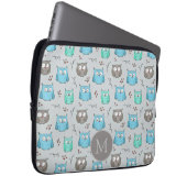 Niedliches graues Owl-Muster Monogramm Laptopschutzhülle (Vorne Rechts)